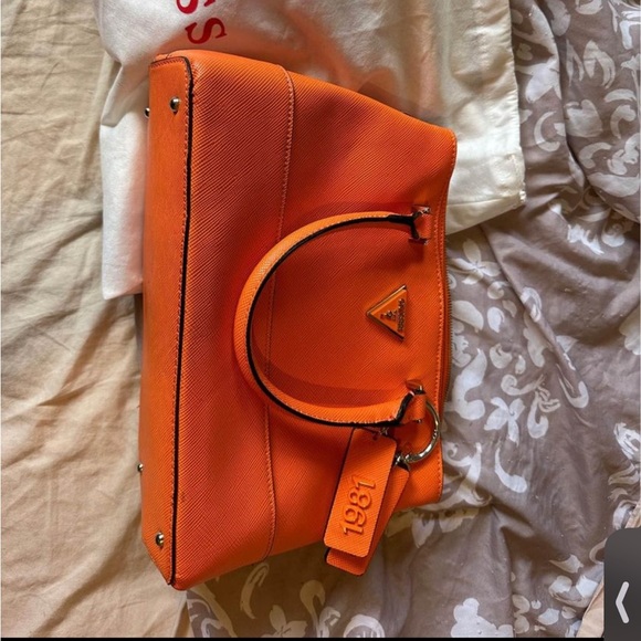 Guess - Picture 1 of 1